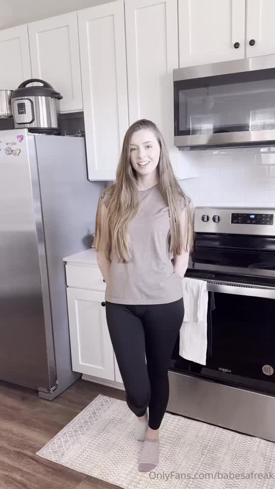 OnlyFans - Babesafreak - Fucking on the kitchen counter rq.mp4