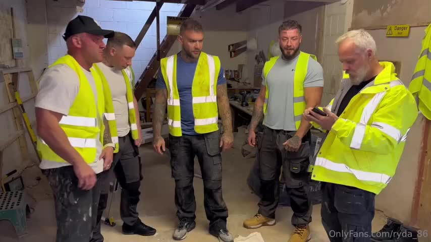 OnlyFans - Bonnie Blue - Gangbang with builders rq.mp4